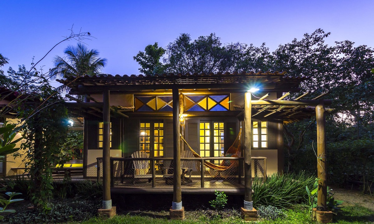 Paraty Apartment | Property with a pier for small boats that offer tours to the islands.