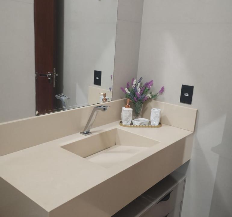 Sinop Apartment | Quarto com ar e banheiro estacionamento e Wi-Fi
