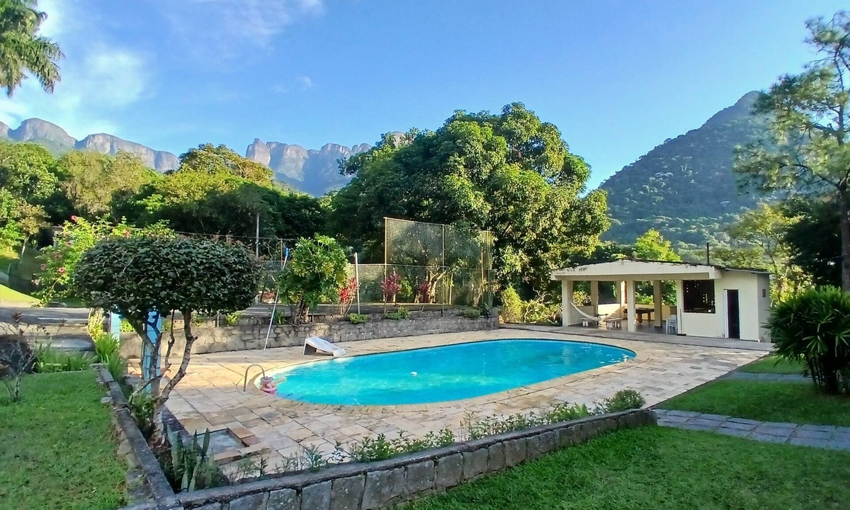 Barreira Ski Chalet | Rancho Takamoto property near beautiful waterfalls.