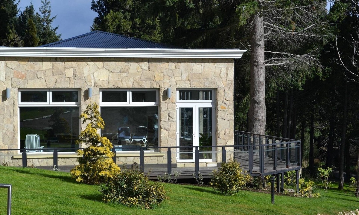 San Carlos de Bariloche Hotel | Relax & Recharge: 2 Family-Friendly Room w/Natural Views, Game Room & Breakfast
