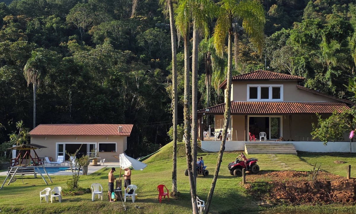 Ibiuna Cottage | Sitio Florida in Ibiuna, SP - Comfort in the mountains. Bring your pet. Up to 14 people.