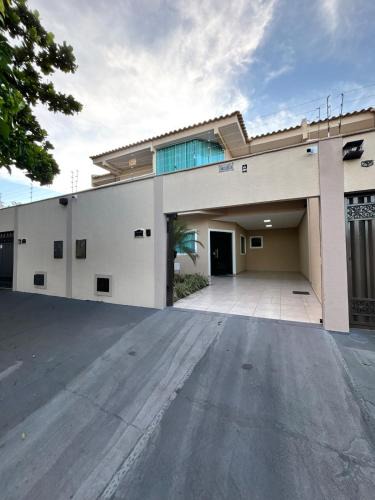 Marista House | Sobrado 3 quartos próximo ao shopping flamboyant e o parque areião