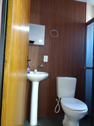 Bosque das Araras House | Sobrado Container Amarelo