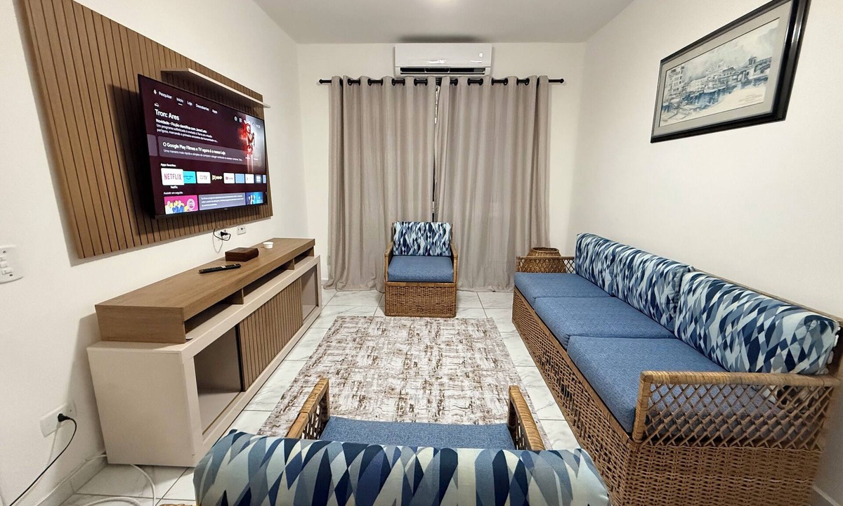 Pitangueiras RV Rental | Spacious 3-bedroom apartment in Guarujá, 100 meters from Pitangueiras beach.