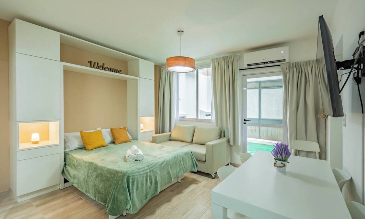 San Nicolas Apartment | Spacious and Modern Apartment in the City Center for 6 Guests