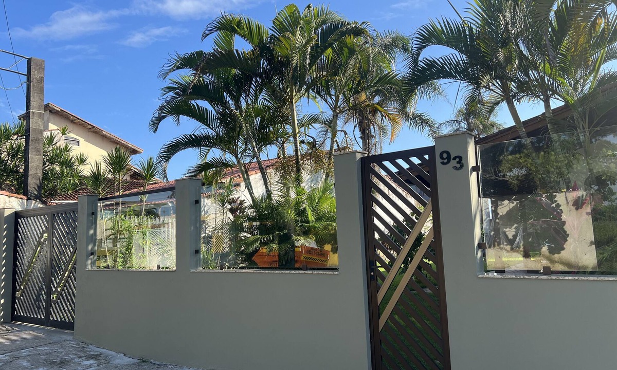 Peruibe House | Spacious house next to the beach, with Wi-Fi.