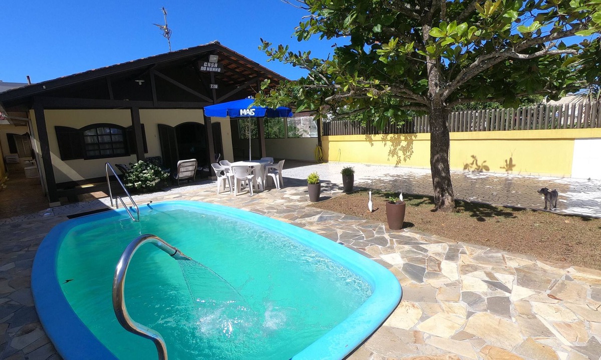 Guaratuba House | Spacious house with pool near the beach.