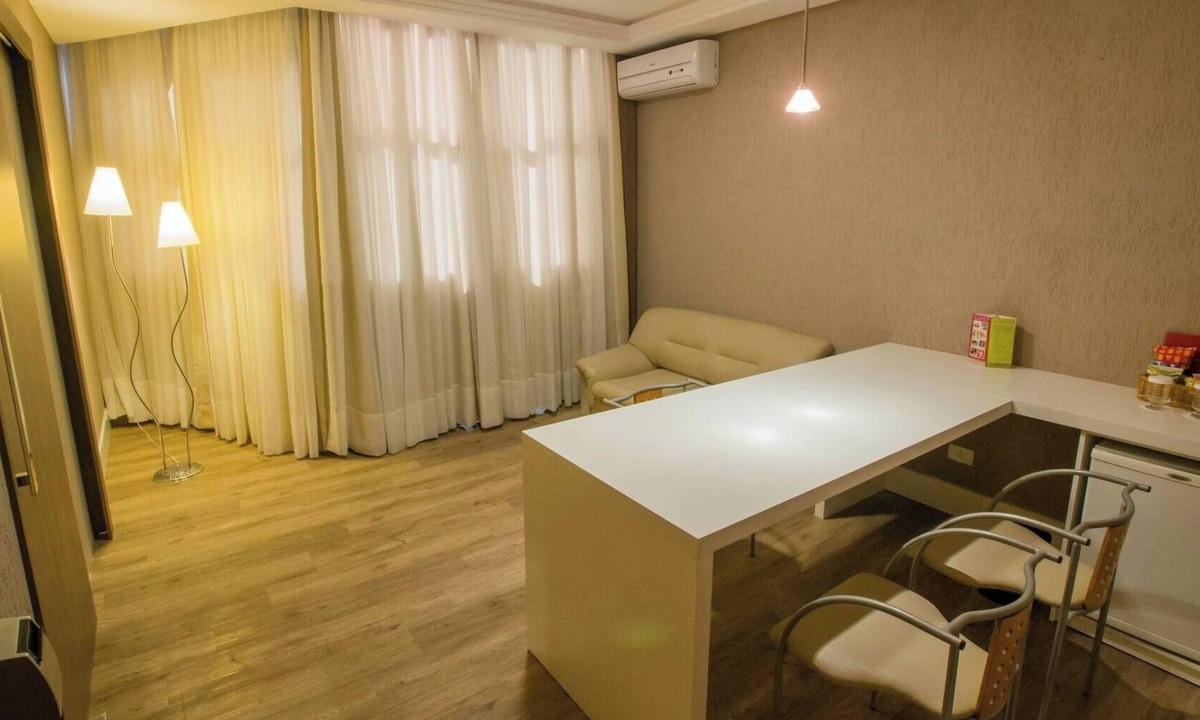 Civic Center Hotel | Start Your Escapade w/Our Triple Suite Double