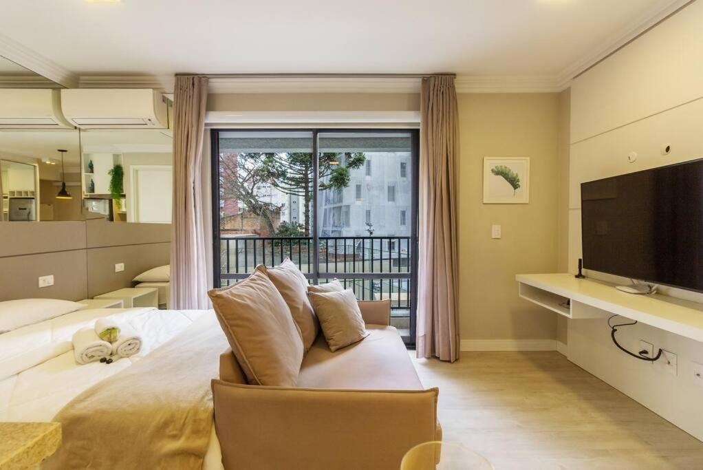 Bigorrilho Apartment | Studio Moderno com sacada Ap 48 Soho Life
