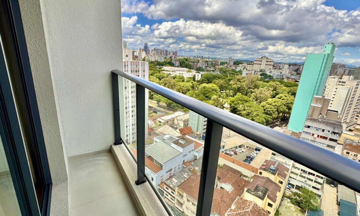 Matriz Apartment | Studio moderno no centro de Curitiba — piscina no rooftop e vista panorâmica