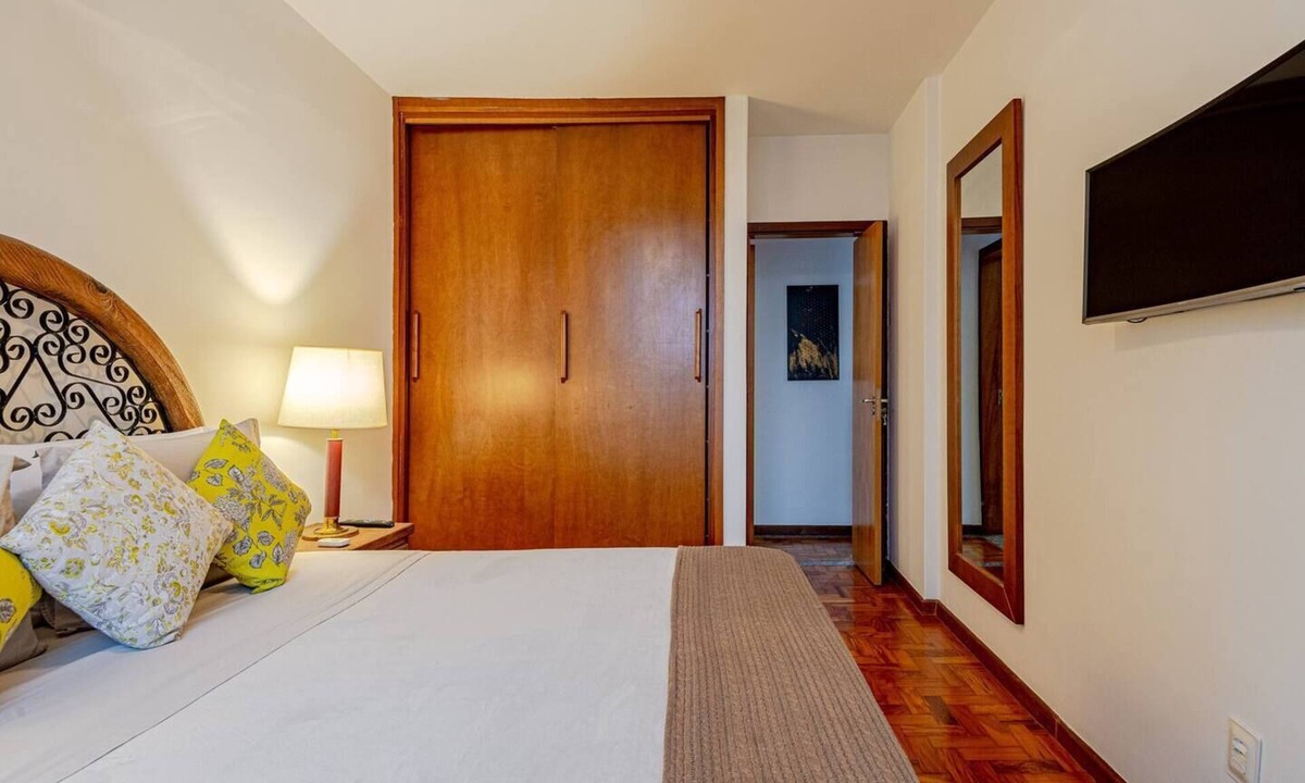 Higienopolis Apartment | Stylish & Charming in Consolação/Higienópolis Parking 3rd Guest Free