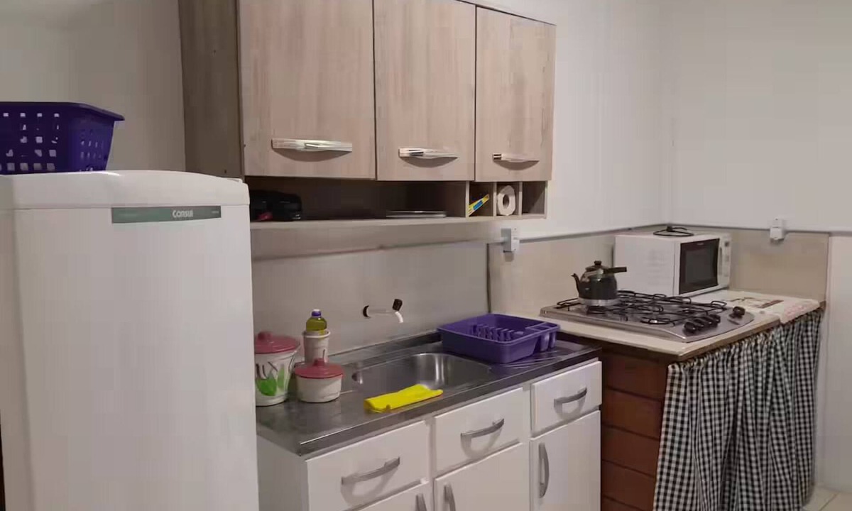 Cidade Nova Apartment | Suite + kitchen with air conditioning