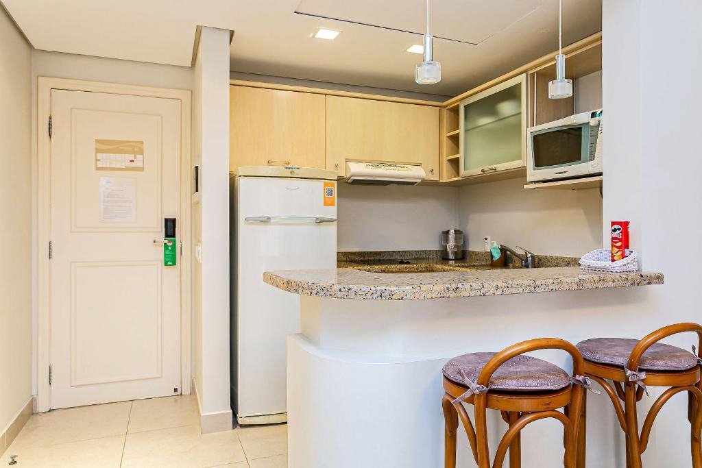 Jurere Apartment | Suite w/Pool View in Luxury Resort Jurerê JBV348