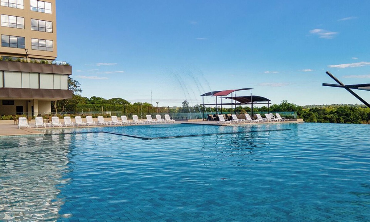 Foz do Iguacu Hotel | Sunny Superior Double Room | Free Breakfast, 3 Pools & 3 mi to IGU Airport