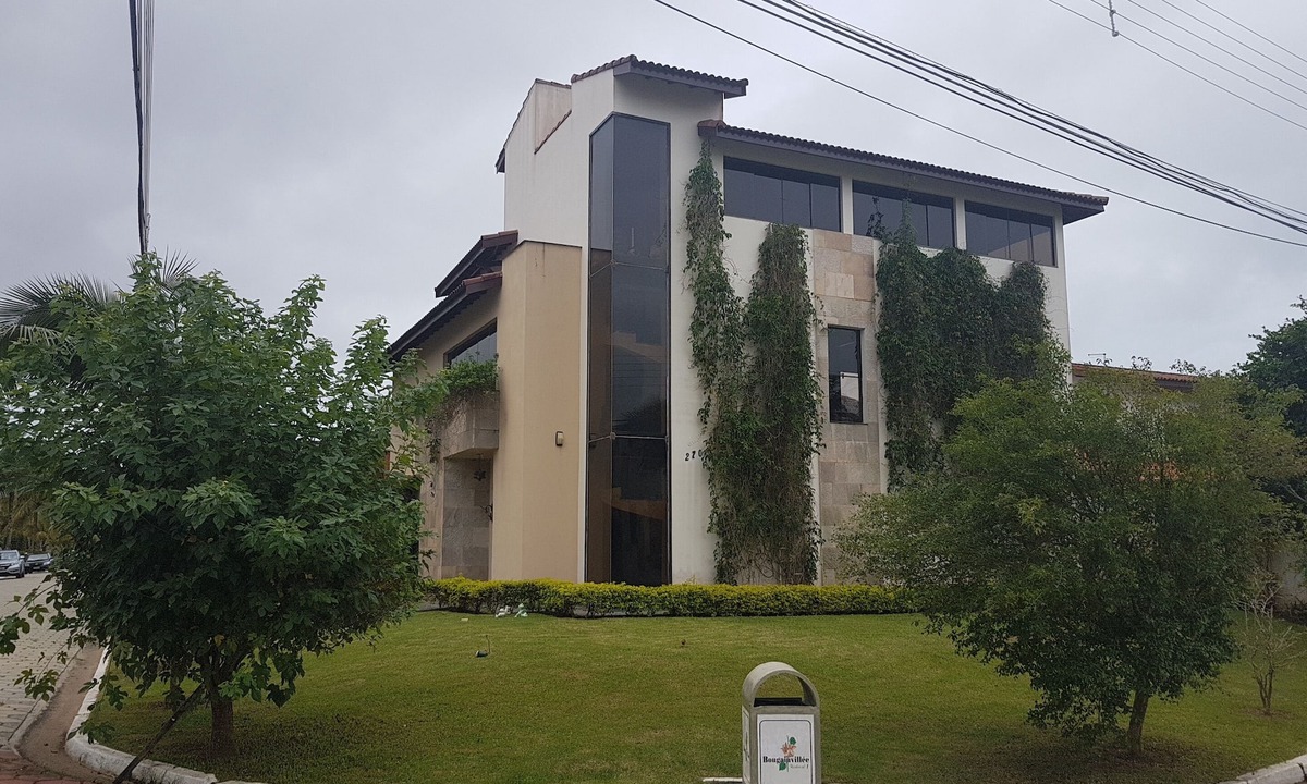 Condominio Residencial Bounganvillee House | The beachfront condominium in Peruíbe