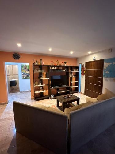 Tres Arroyos House | Trainer Center House