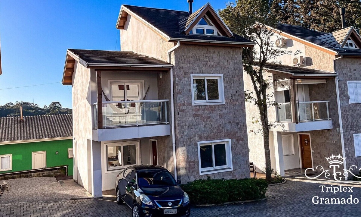 Floresta House | Triplex house with 3 suites, in a gated community in downtown Gramado.