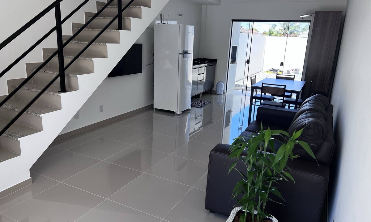 Ubatuba House | Two-story house 450m from the sea in Brisas de São Chico.