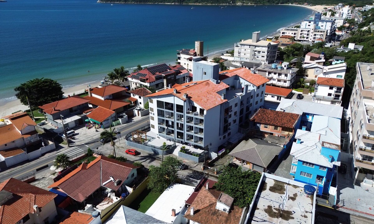 Ingleses do Rio Vermelho Apartment | Unleash your best self by the sea!