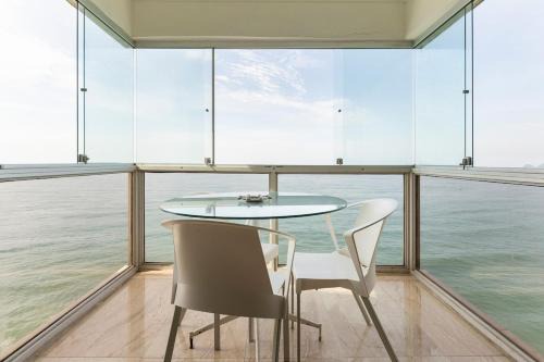 Morro do Maluf Apartment | Varanda panorâmica no Guarujá
