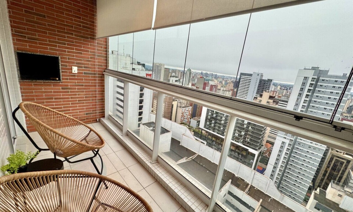 Matriz Apartment | Vista panorâmica do 28º andar no Batel — sacada gourmet, piscina e Shopping Curitiba na porta