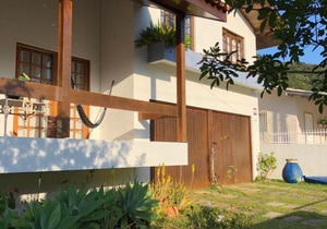 Casa em Bombinhas, zimbros