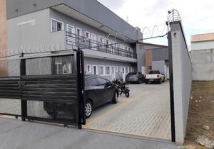 Loft4 COMPLETO AR CANAIS ASSINAT GARAGEM INTERNET prox Aparecida e Industrias in Pindamonhangaba