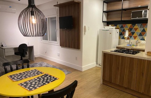 Auxiliadora Apartment | 100m do clube GNU- 500m do shopping Moinhos de Vento - comporta ate 4 pessoas