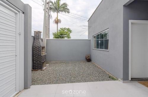 Praia da Armacao do Itapocoroi House | 1BR house w/BBQ & garage in Penha – JCS0004