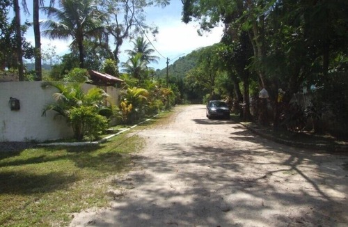 Guapimirim House | 2,500m2 property with a two-story house, swimming pool, lake, soccer field, and barbecue area.