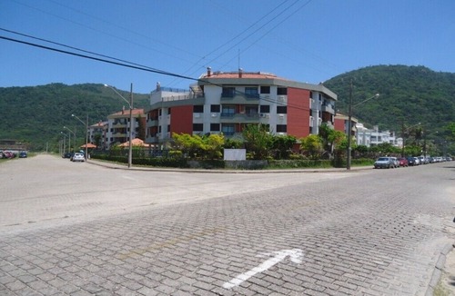 Ingleses Norte Apartment | 2 BEDROOM APARTMENT (1 SUITE), NEAR THE BEACH. Cable TV and Internet.