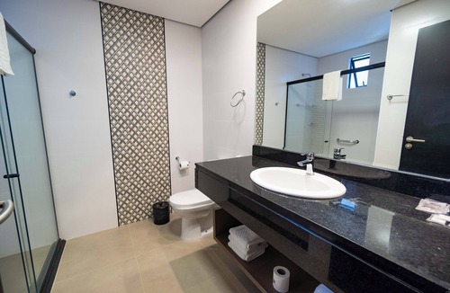 Foz do Iguacu Hotel | 2 Bright Superior Twin Units | Free Breakfast, Pool Bar & 5 mi to Three Borders