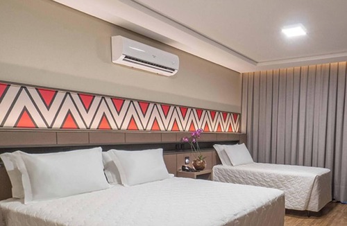 Foz do Iguacu Hotel | 3 Triple Double Stay Units | Free Breakfast, Swim-Up Bar & 6 mi to Orchid Area
