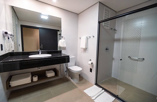 Foz do Iguacu Hotel | 3 Triple Double Stay Units | Free Breakfast, Swim-Up Bar & 6 mi to Orchid Area