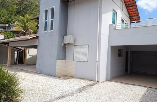 Canto Grande House | 4-bedroom house 200 meters from Canto Grande beach, pets allowed.