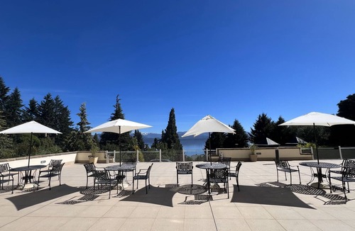 San Carlos de Bariloche Hotel | 4 Lake View Stays w/Breakfast | 8-Min Drive to Cerro Catedral Ski Resort