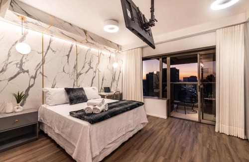 Republica Apartment | 4 Studios Luxo Varanda Cozinha Equipada Piscina Academia Garagem WiFi Perto do Metrô Praça da República São Paulo