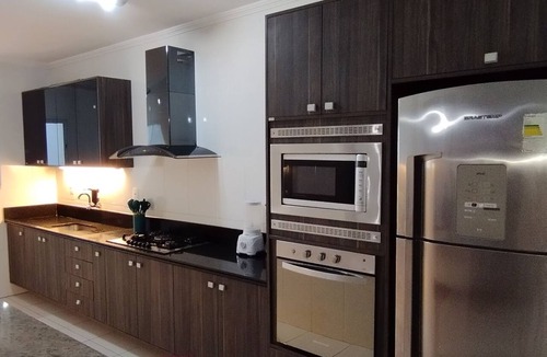 Vila Assuncao Apartment | 80m² apartment with 2 bedrooms, 1 minute from the beach, balcony with barbecue, Wi-Fi.