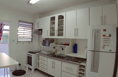 Asturias Apartment | 90 m2 apartment - Wifi, air conditioning, screened windows - close to everything between Asturias and Tombo