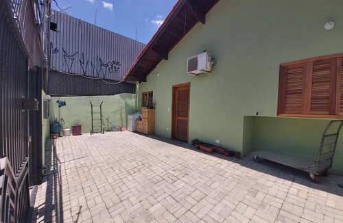 Sao Paulo House | A comfortable house with 2 garages and 2 bedrooms.