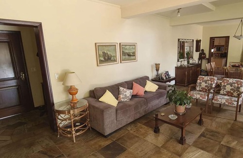 Centro Cottage | A cozy, tree-lined house in the Circuito das Águas Paulista (Paulista Water Circuit).