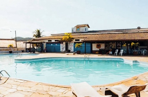 Iguaba Grande Apartment | A retreat with a garden and swimming pool next to the lagoon.