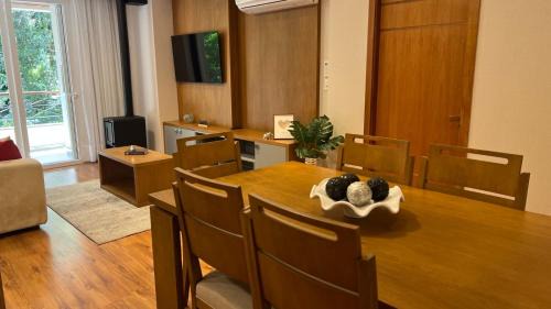 Vila Suica Apartment | Aconchego no Centro Apto com Lareira, Churrasqueira e Sacada a 5 min da Rua Coberta