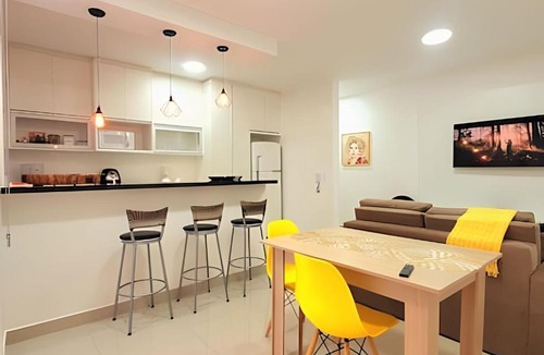 Regiao Urbana Homogenea XV Apartment | Apê Área Central c/Churrasqueira, Varanda e Suíte