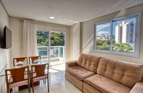 Maringa Apartment | Ap c/ 2 Qts, garagem e A/C
