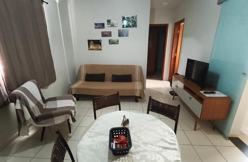 Alto Umuarama Apartment | Ap com ar-condicionado na sala no Alto Umuarama, próximo ao Aeroporto e UFU