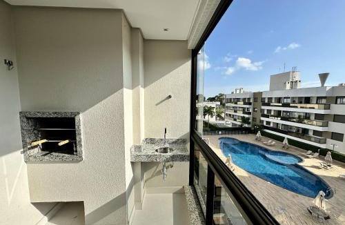 Cachoeira do Bom Jesus Apartment | AP em Condomínio Clube - Uma quadra do mar