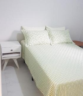 Imigrantes Apartment | Apartamento CONFORTO CLIMATIZADO prox do SHOPPING NAÇÕES prox ABBA Church - cozinha completa - Ar condicionado - WiFi - Smart Tv 32' - Youtube e Apps - estacionamento privado - Portaria 24h - Acomoda até 8 pessoas - Anfitriã SuperHost no BNB 5 Estrelas
