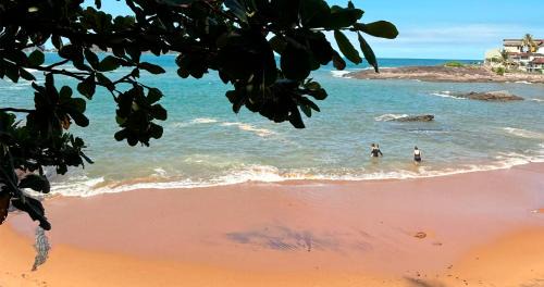 Centro Apartment | Apartamento Guarapari pé na areia com Wi-Fi e Garagem