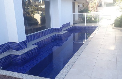 Ingleses Norte Apartment | Apartment in Noble Region of English Beach, 200 meters from the sea